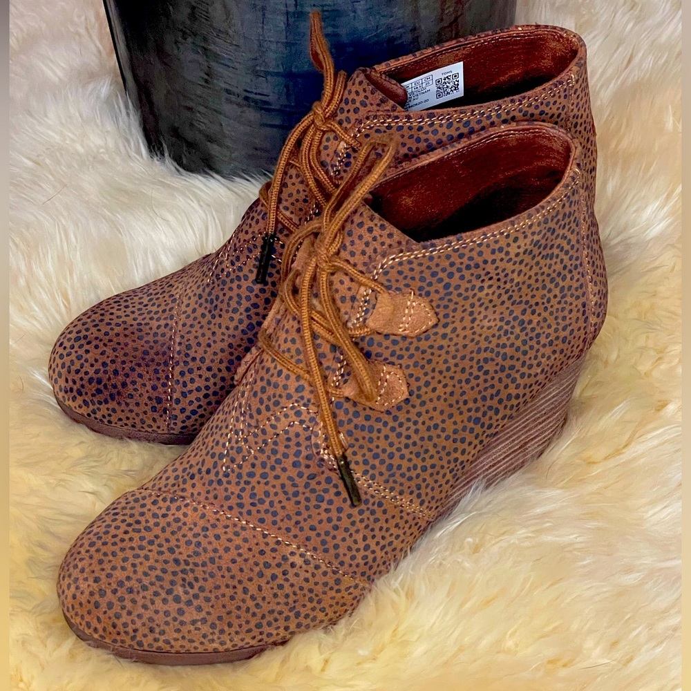 Tom’s Lace Up Animal Print Bootie